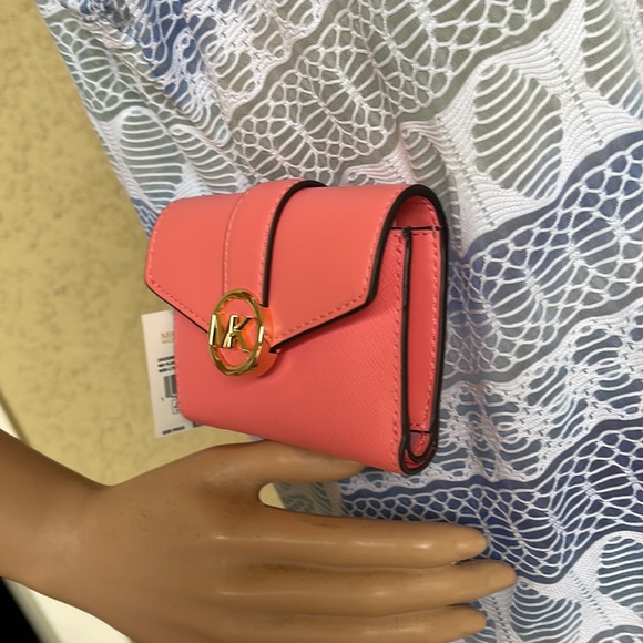 MICHAEL KORS CARMEN MEDIUM LOGO AND FAUX LEATHER WALLET GRAPEFRUIT - Picture 10 of 16